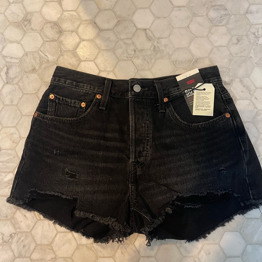 Brand new with tags! Black Levi’s high rise denim shorts:)